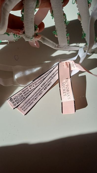 Victoria's Secrets нов сутиен 70 В