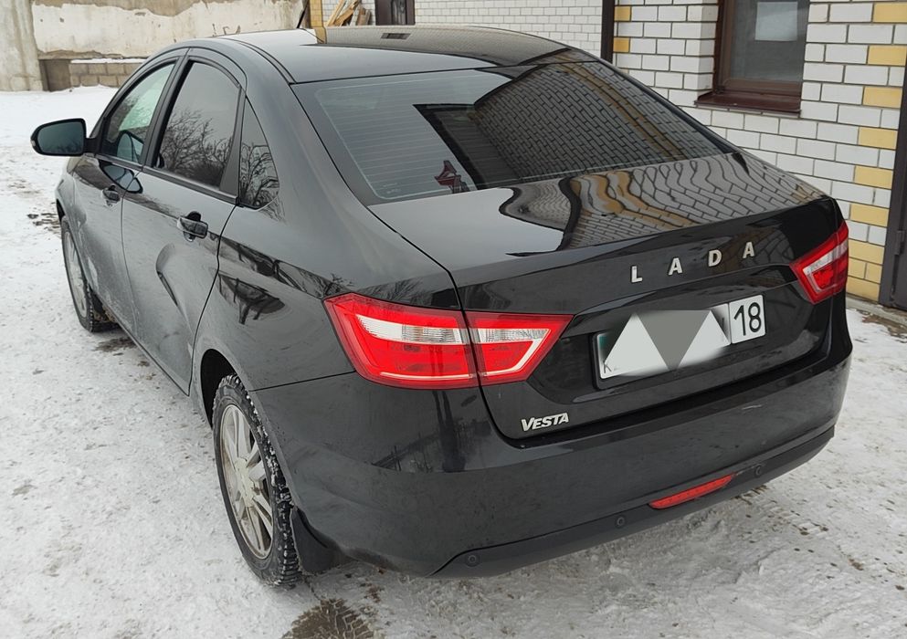 Lada Vesta            .