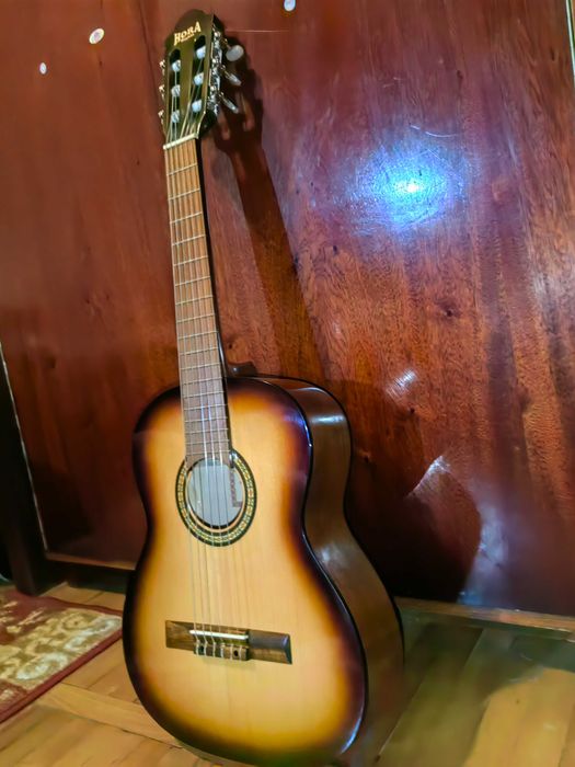 Vând chitară! Pentru mai multe poze si detalii in privat!