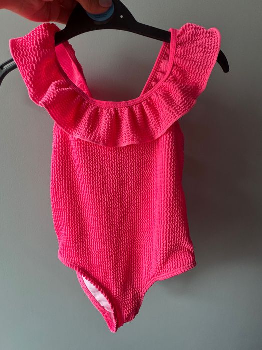 Розов бански костюм