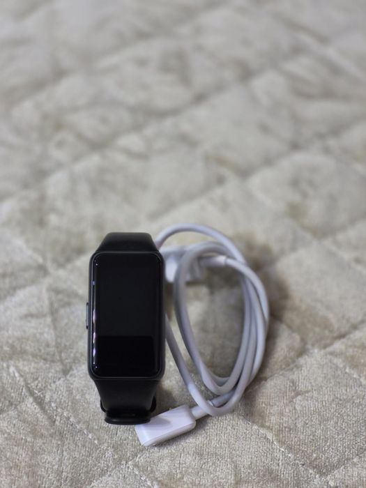 Продам Huawei Band 6