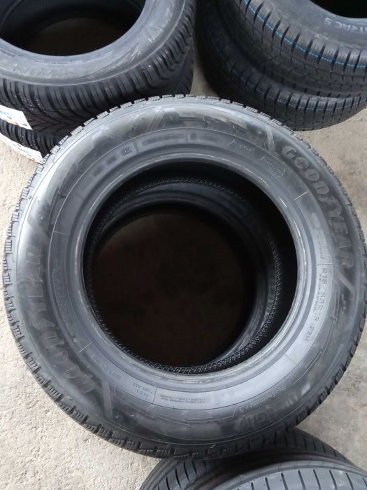 2 Нови зимни гуми 215/65R16 Goodyear UG Perform 3 98H DOT3424 Germany