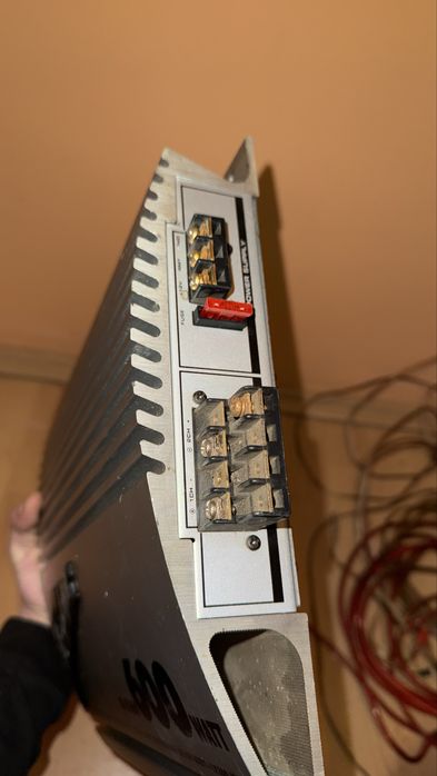 Vand subwoofer cu tot cu cabluri