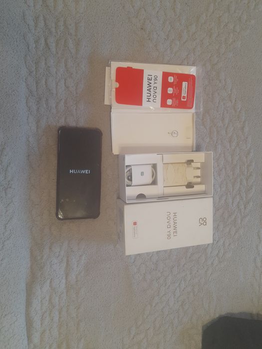 Продается телефон Huawei y90.