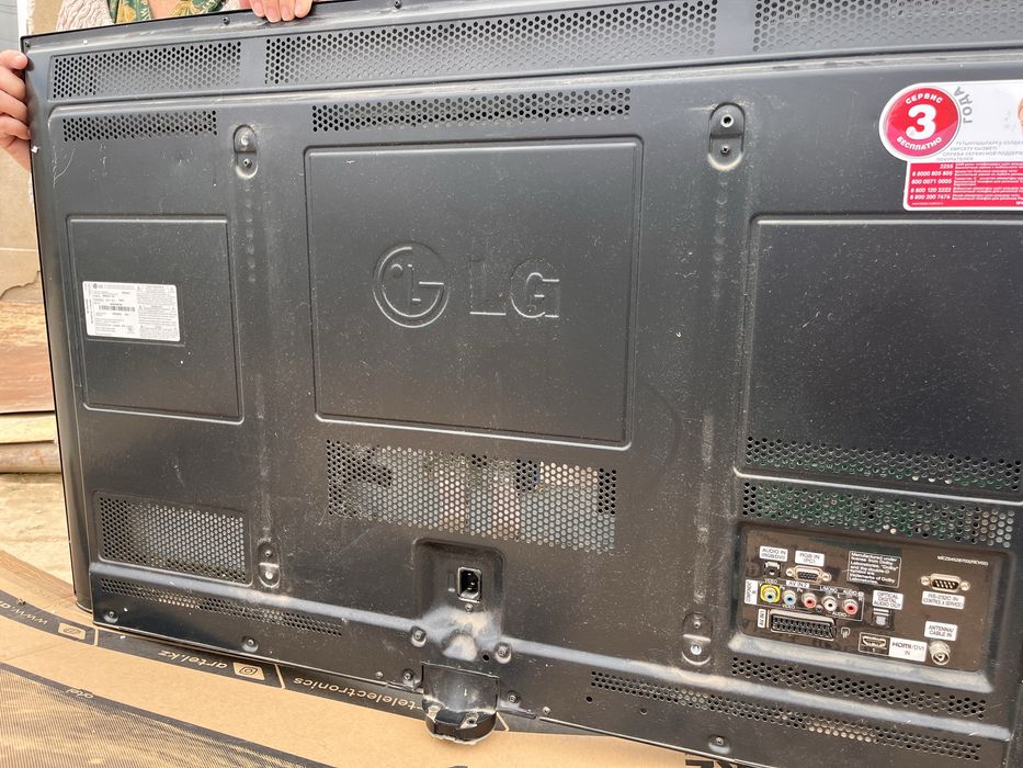 Телевизор на запчасть  LG