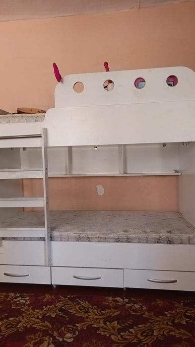 2 этажка диван сатылады детский + матрасы
