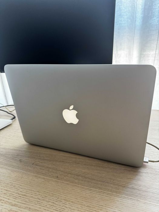 MacBook Pro 13” Retina (2015) – i5 / 8GB / SSD – с оригинално зарядно