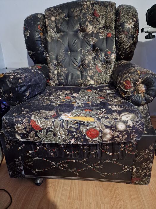 Подарявам фотьойл и табуретки