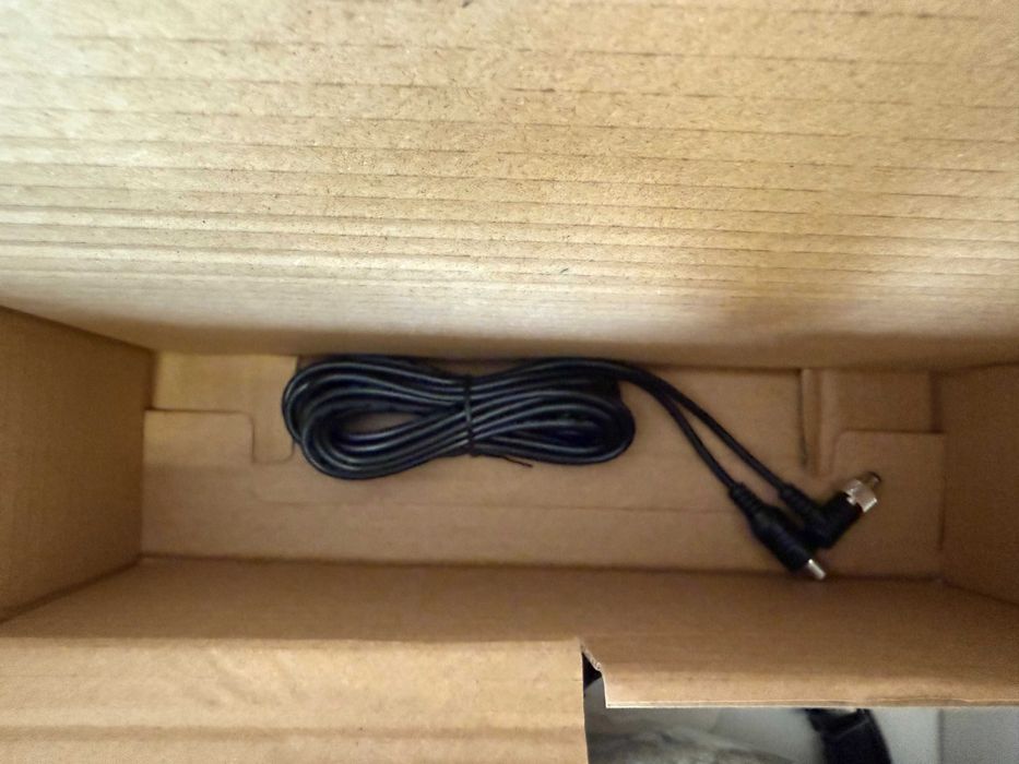 Робот за почистване на плоски повърхности Aquamenti