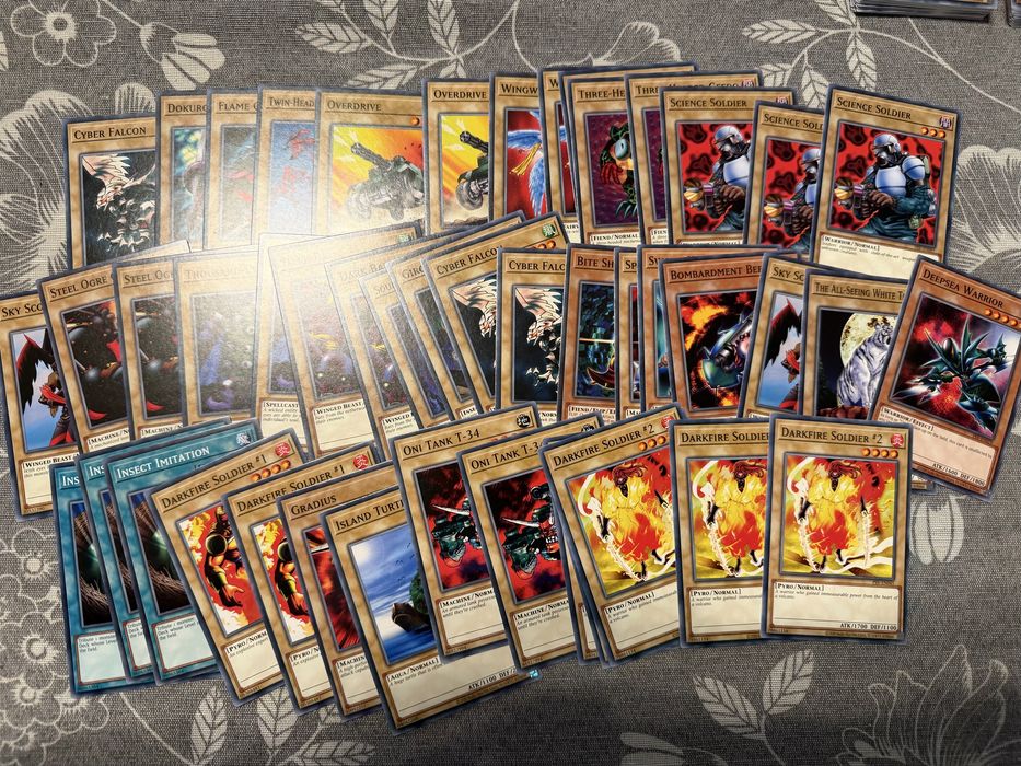 yu gi oh кутия + 250 common cards