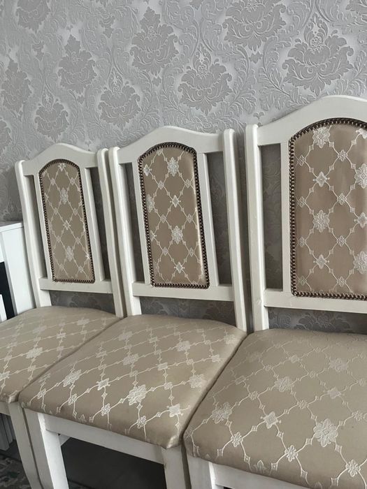 10 стульев белые