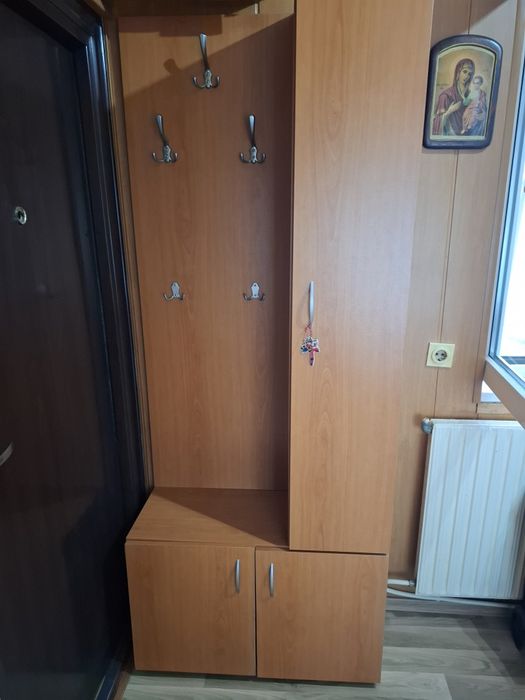 Ъглов гардероб и портманто
