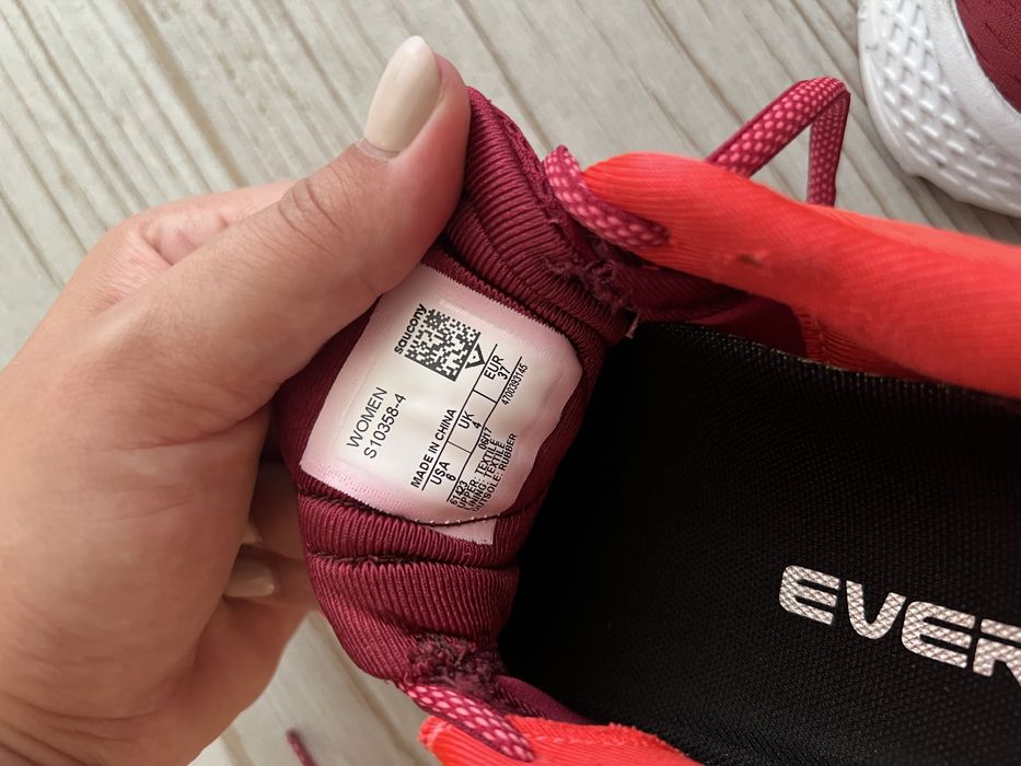 Papuci saucony pentru alergare.