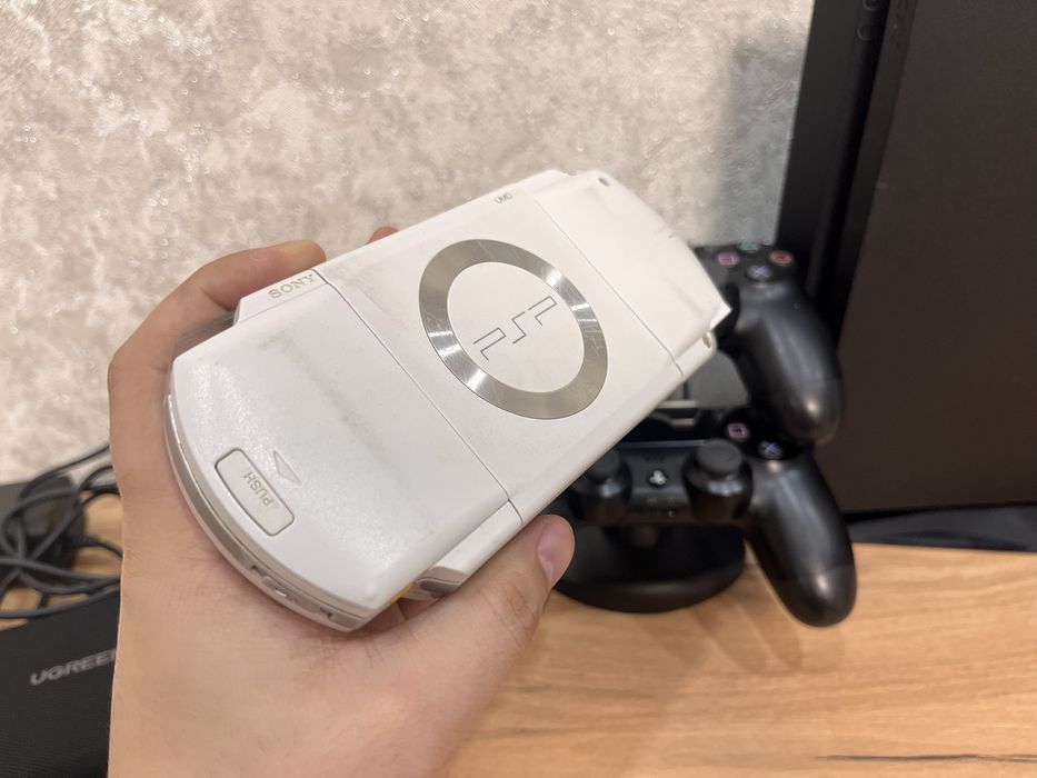 Продам прошитую Psp 1000 Fat