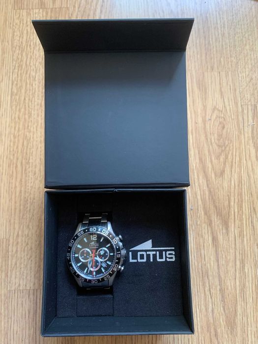 Часовник Lotus Chrono