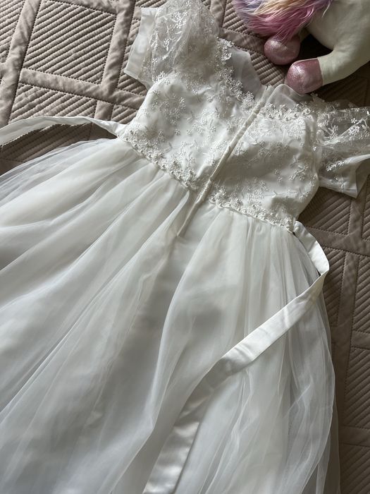 Продам белые платья