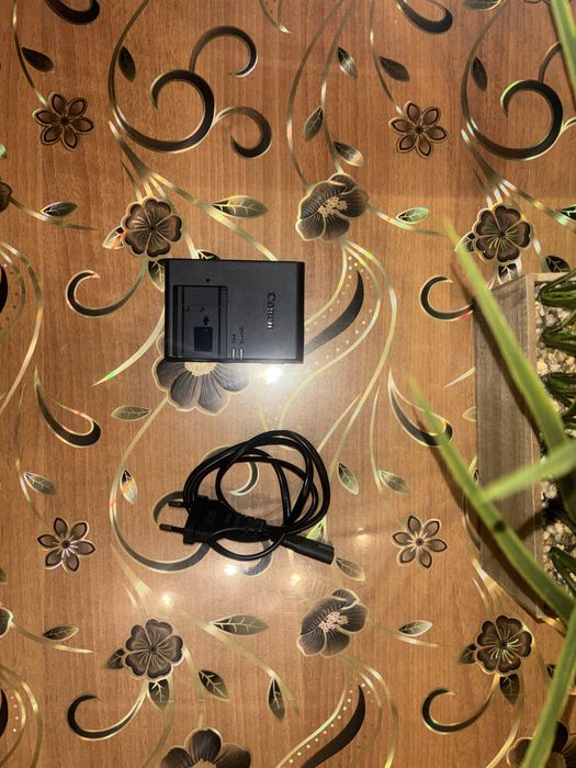 Canon EOS 800D – КАТО НОВ (4000 кадъра) + 3 обектива + Чанта + SD карта SanDisk Ultra A1 256GB