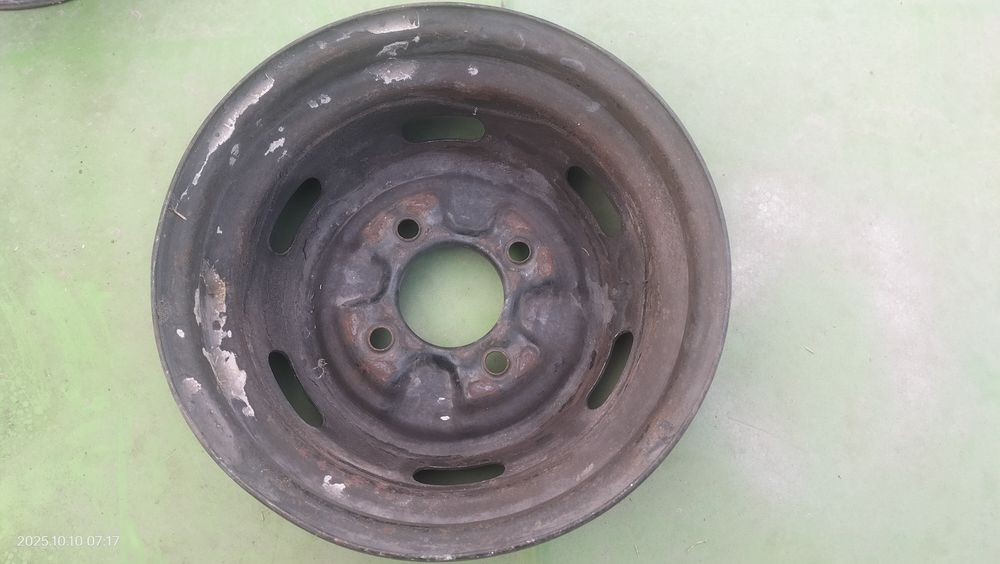 Дамас диска сотилади