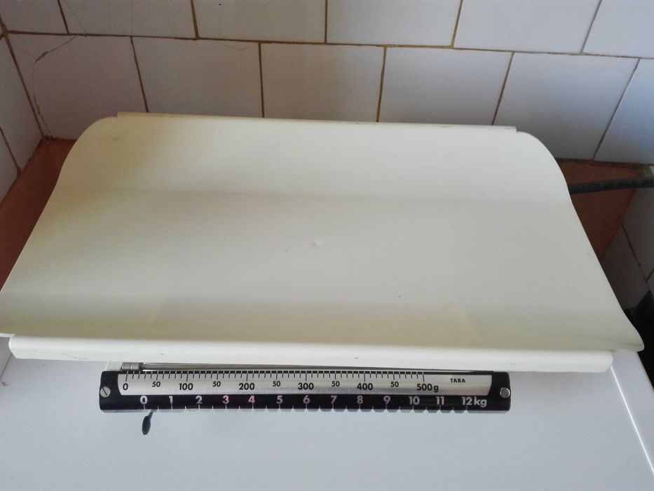 Кантар , два компаса и  ножове .