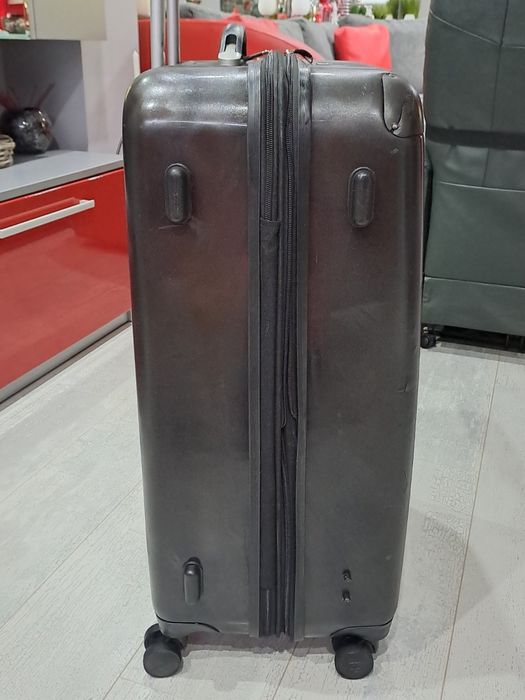 Куфар HAUPTSTADTKOFFER (телескопична дръжка, колелца, шифър,уширител)