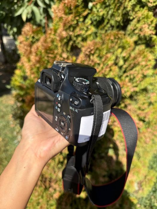 Зеркальный фотоаппарат Canon