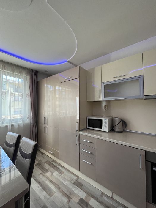 Дава се под наем Двустаен апартамент в Търговище, Център - 75 кв.м за 306 € - Снимка #3