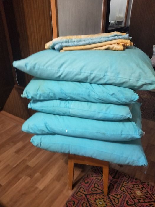 Продам подушки 6шт