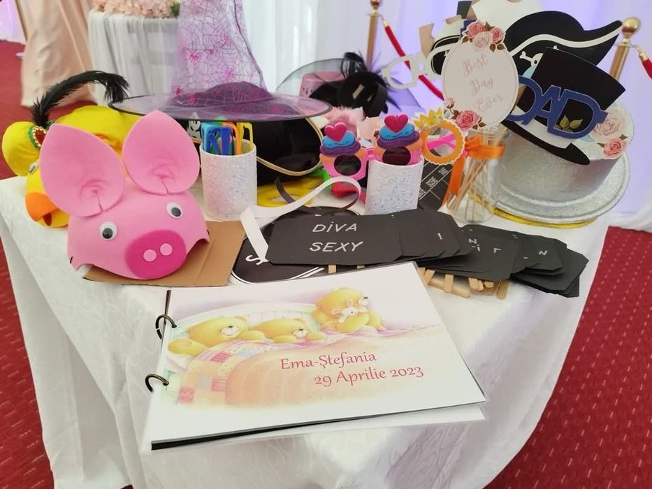 Cabina foto / Porumbei albi