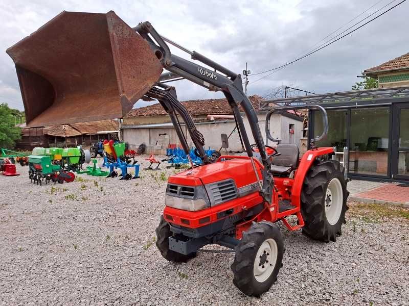 Японски трактор KUBOTA GL320 32 к.с. 4WD с челен товарач - ДЖЕЙ ТРЕЙДИНГ