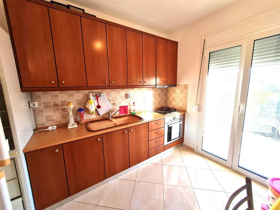 Продава 3 ет. къща с площ 165 м2 и двор 280 м2 в Аспровалта, Гърция