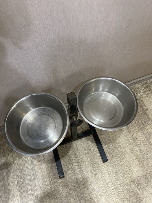 Регулируемая подставка для еды