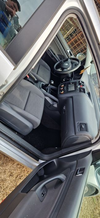 Volkswagen Golf 5-1.4 FSI