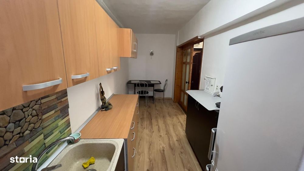 Garsoniera chirie zona Piata Petrosani