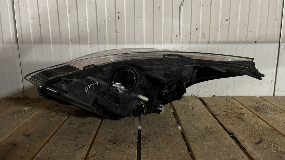 Десен фар Renault Clio 4