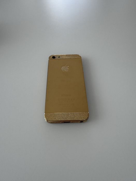 Продавам iPhone 5 - Gold & Co. London 24Kt Gold UAE Limited Edition № 075/250