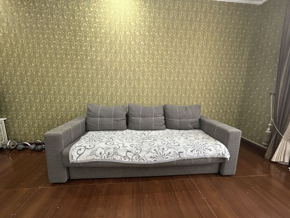 Диван серый длинный