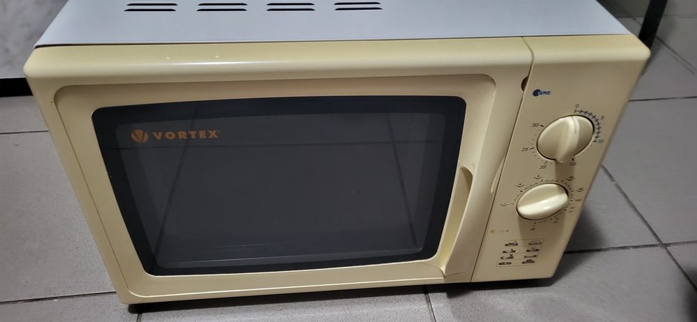 Cuptor microunde vortex