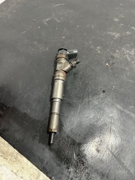 Injector injectoare BMW Seria 5 E60 E61 525d 177cp 2.5 diesel 7794652