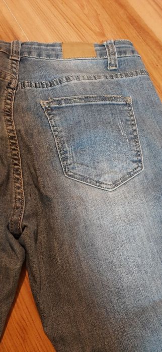 Дамски дънки,много запазени.