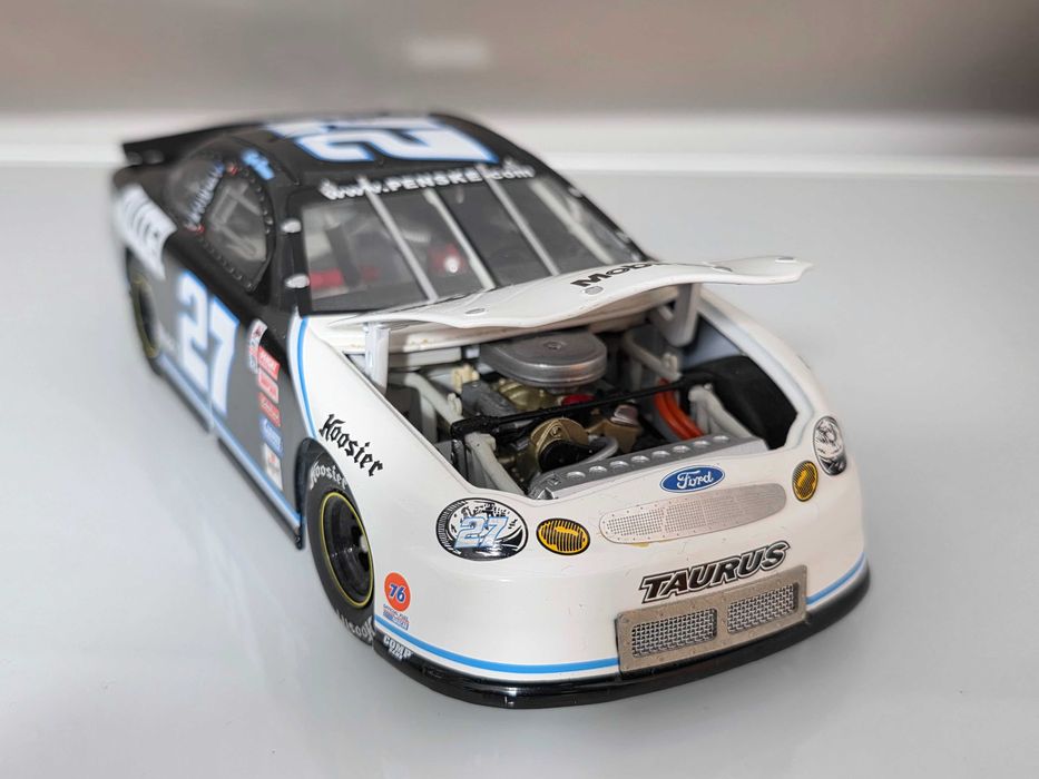 Macheta Auto 1/24 Team Caliber Nascar Ford Taurus Ryan Newman
