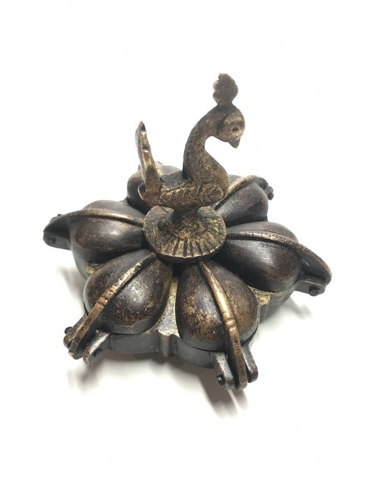 Бронзовая шкатулка для КумКума