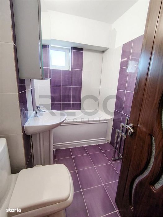 RECO Apartament renovat cu camere Decomandat cu lift