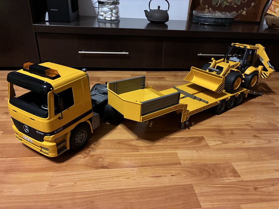 Set Bruder: Cap Tractor Mercedes, Platforma Fliegl si Excavator JCB