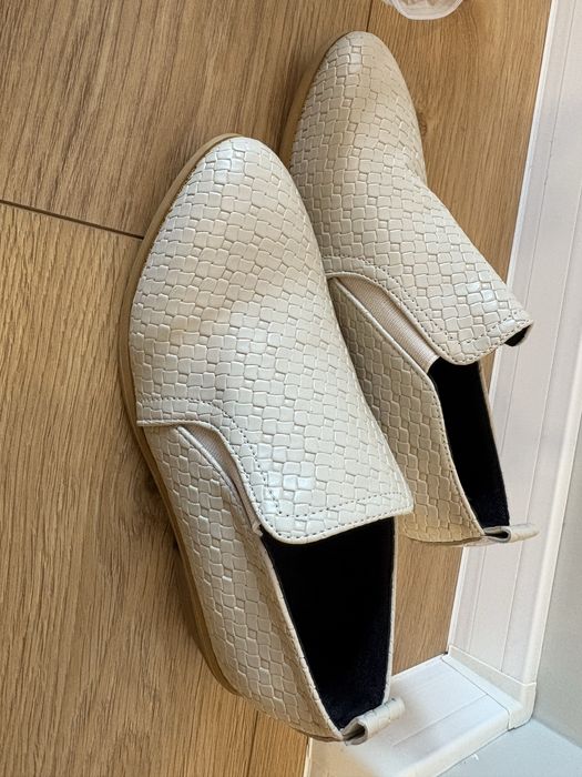 Дамски обувки чисто нови