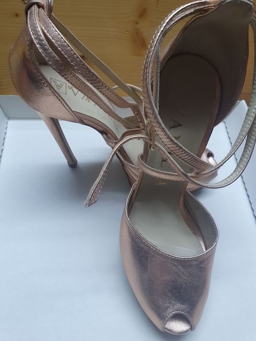 Vând sandale vanilla nr 37