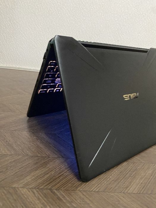 Asus komputer sotiladi