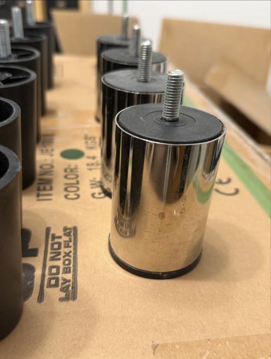 Picioare pat cu surub