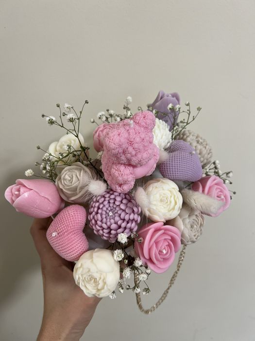 Кутия със соеви свещи цветя