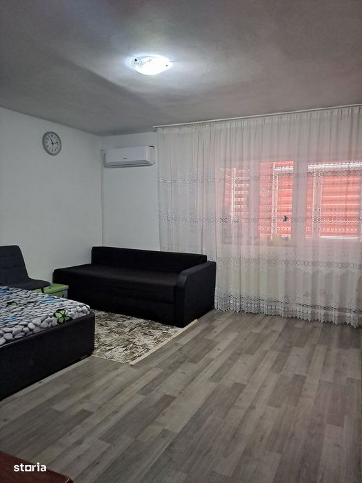 Vând garsoniera Mioveni-Robea, 40mp utilitățile,mobilată, etaj 3