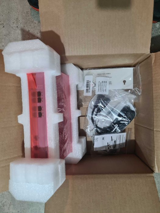 Switch Cisco 8 Porturi WS-C2960CX-8PC-L Catalyst Administrabil